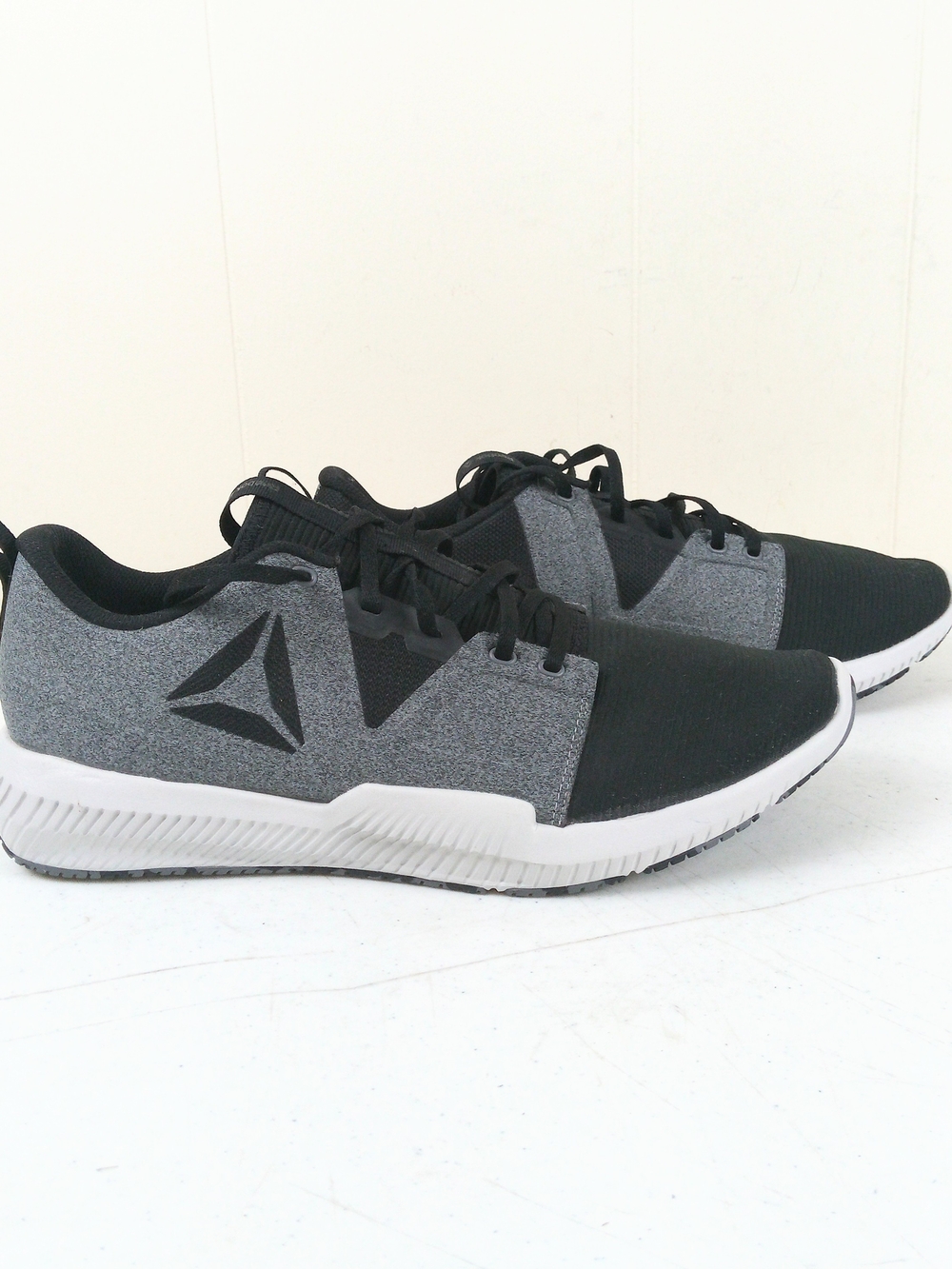 Reebok Men's Black & Gray Cross Training Shoes Size 11 Lace Up Low Sneakers NWT